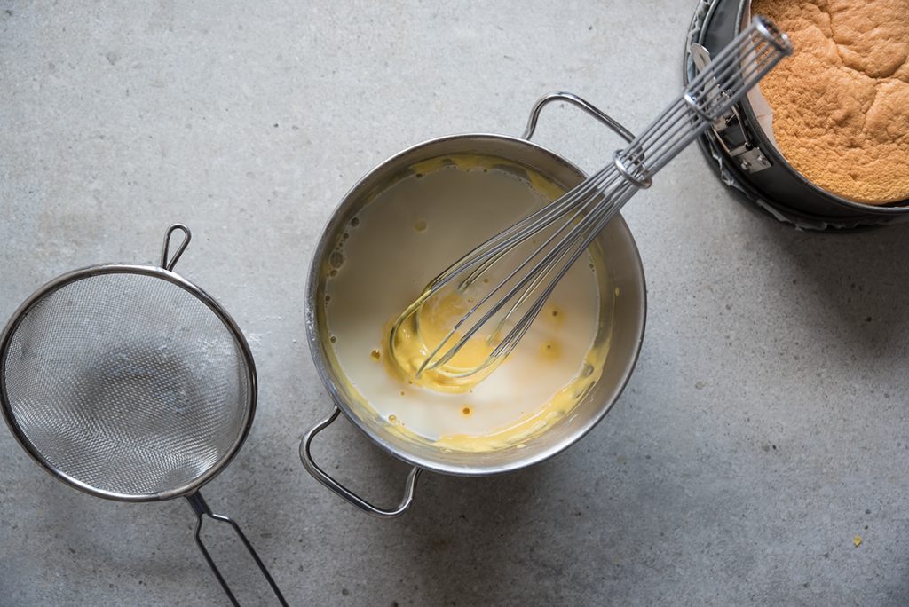 Torta mimosa alle fragole: la ricetta con la crema 8 Torta mimosa