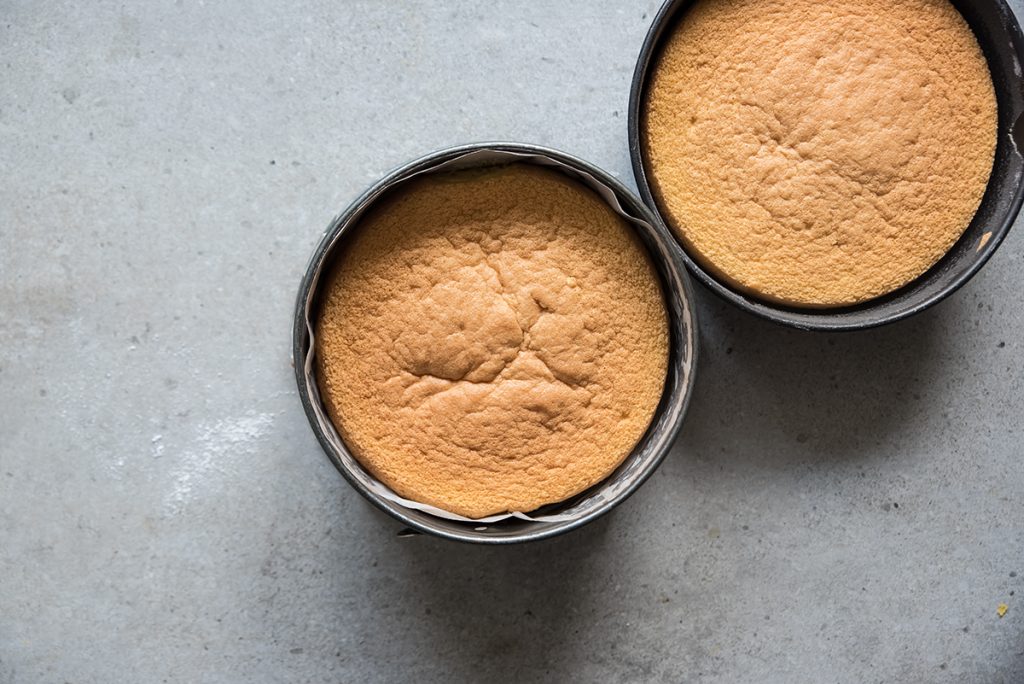 Torta mimosa alle fragole: la ricetta con la crema 5 Torta mimosa