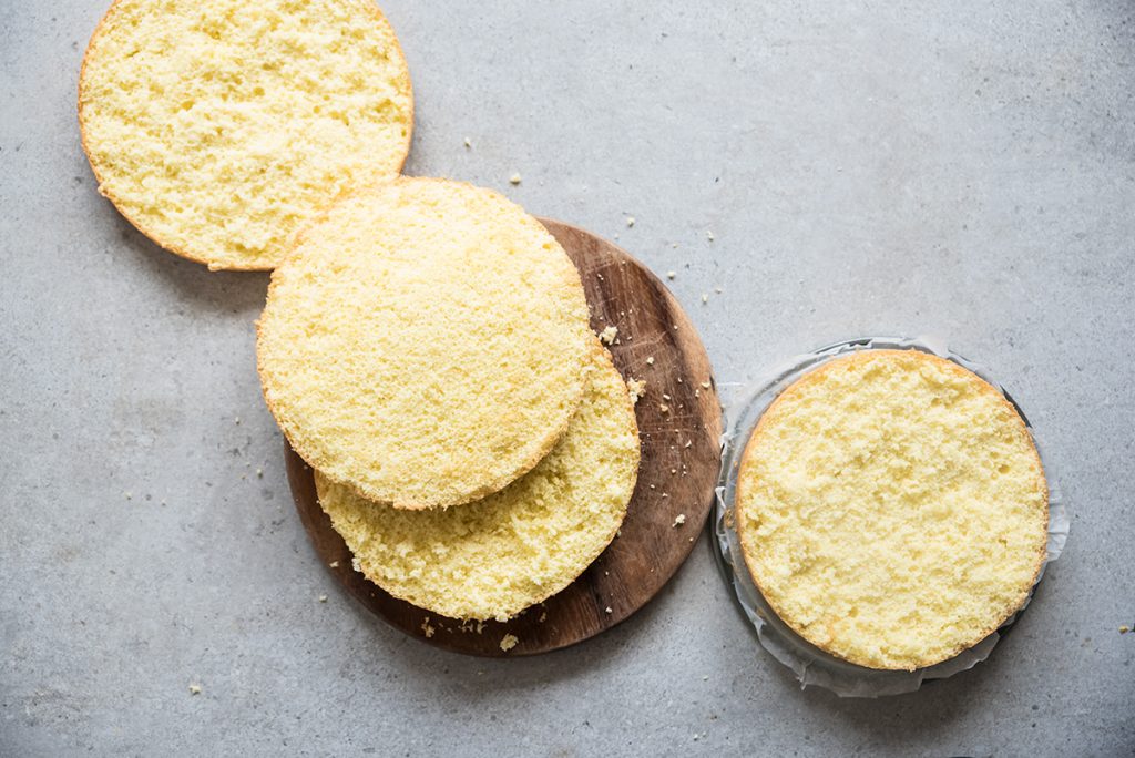 Torta mimosa alle fragole: la ricetta con la crema 12 Torta mimosa