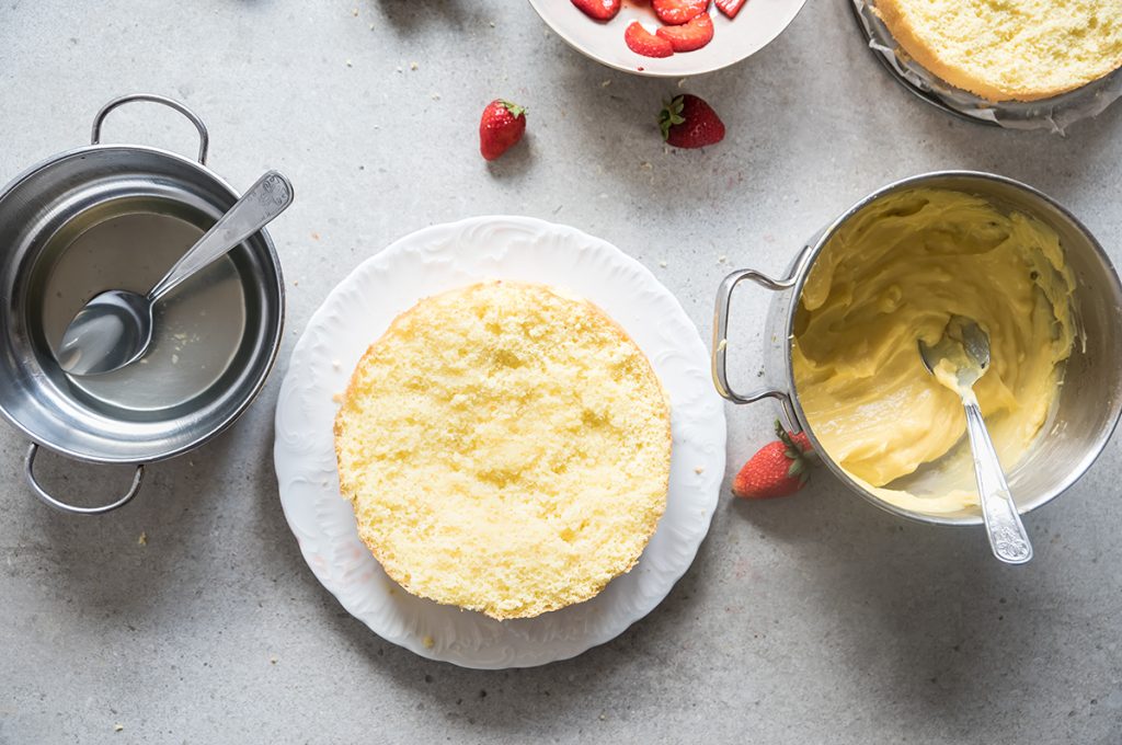 Torta mimosa alle fragole: la ricetta con la crema 15 Torta mimosa