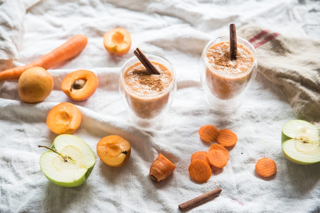 Ricette con le mandorle: tante idee gustose da provare 19 Smoothie albicocche, carote, mela verde e cannella, una ricetta estiva