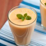 Lassi al mango, una bevanda leggera e ricca di antiossidanti 1 lassi al mango, una bevanda fresca e nutriente