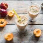 Smoothie alla pesca e tè matcha per fare il pieno di energia 1 smoothie alla pesca uno smoothie dissetante