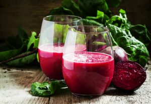 Smoothie energetico con barbabietole, carote e spinaci