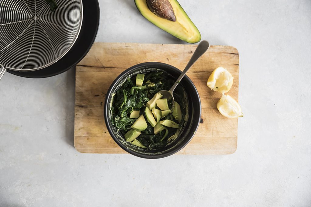 Zuppa di spinaci con avocado e ravanelli croccanti 5 Zuppa di avocado
