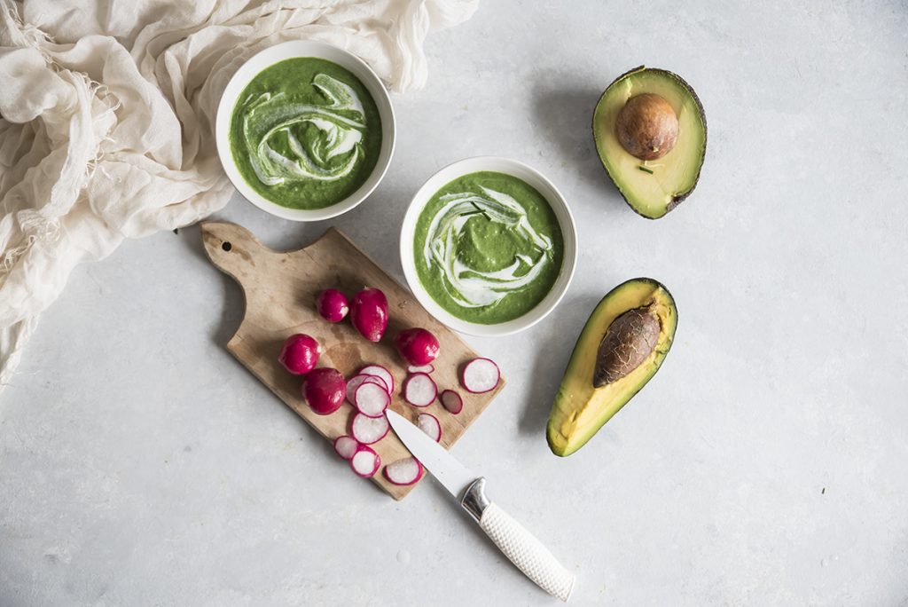 Zuppa di spinaci con avocado e ravanelli croccanti 7 Zuppa di avocado