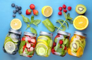 Acqua aromatizzata: che cos&rsquo;&egrave;, i benefici e le migliori ricette