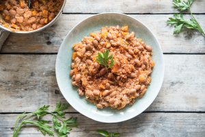 Chili vegetariano con quinoa e fagioli: una ricetta veloce e facile