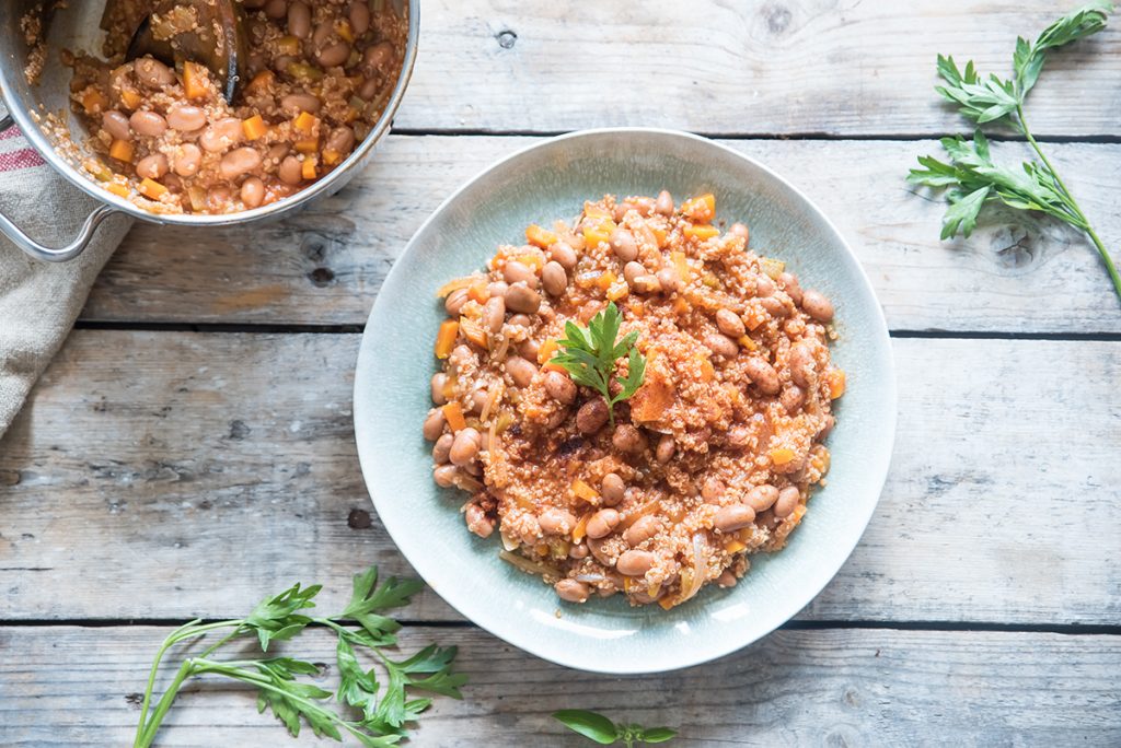 Chili vegetariano con quinoa e fagioli: una ricetta veloce e facile 8 chili vegetariano servi
