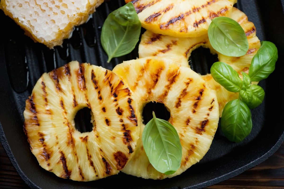 La guida per un barbecue perfetto: 8 dritte utili e i migliori prodotti tra cui scegliere 8 come grigliare la frutta