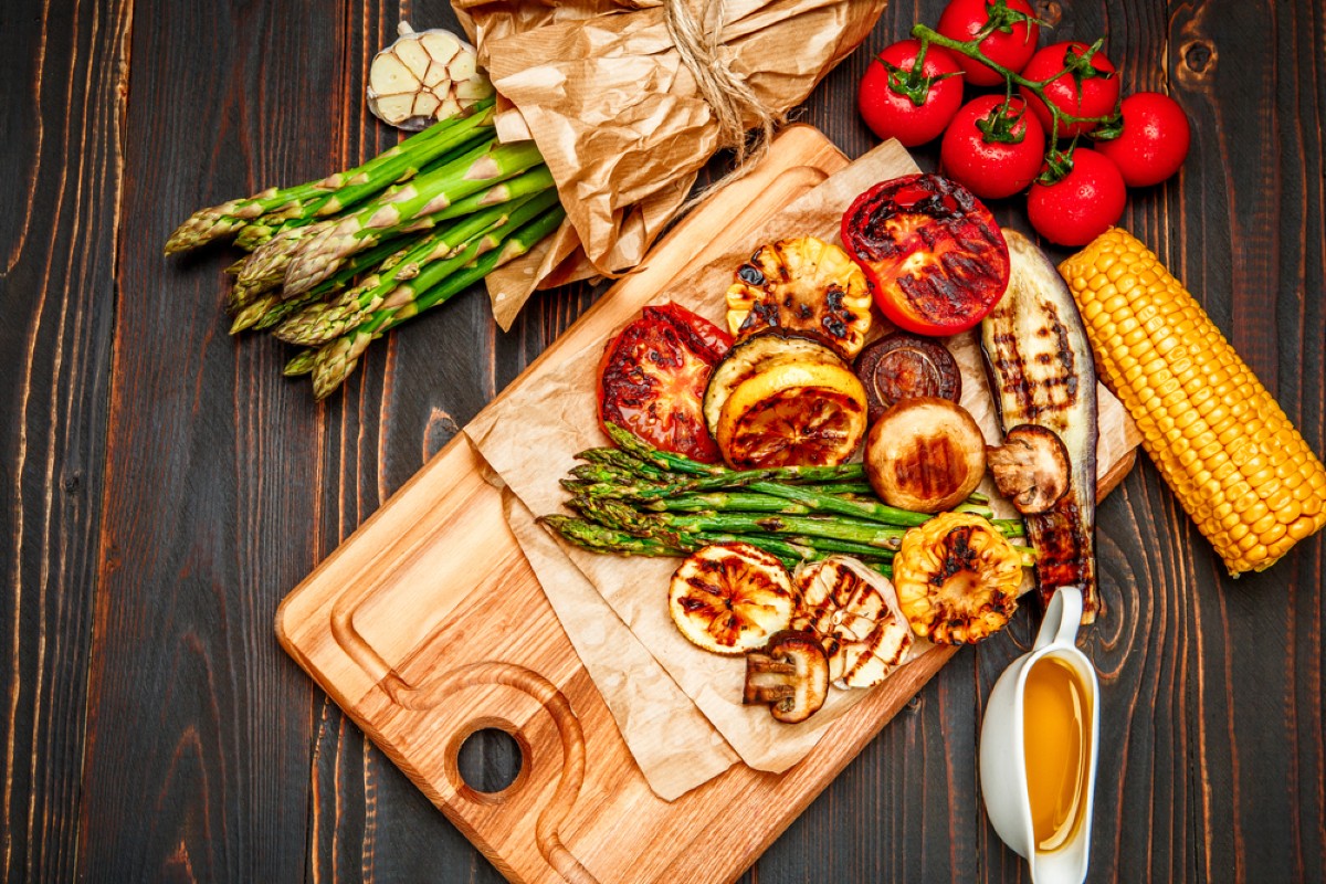 La guida per un barbecue perfetto: 8 dritte utili e i migliori prodotti tra cui scegliere 5 come grigliare le verdure