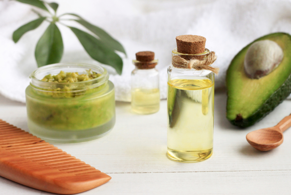 Cura dei capelli: le regole quotidiane da seguire 4 cura dei capelli maschera avocado