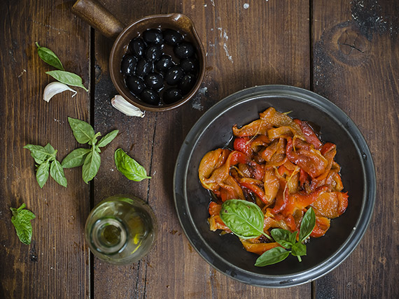 Pizza con peperoni e olive, una ricetta nutriente 2 pizza con peperoni e olive, una ricetta light