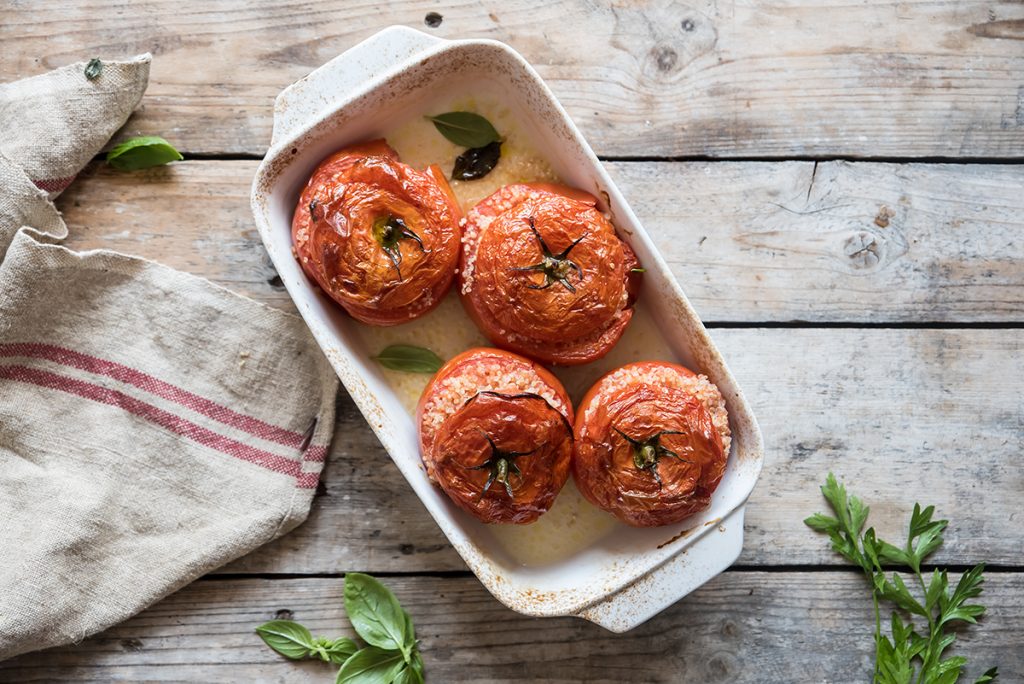 Pomodori ripieni di quinoa: la ricetta sfiziosa 7 pomodori ripieni di quinoa