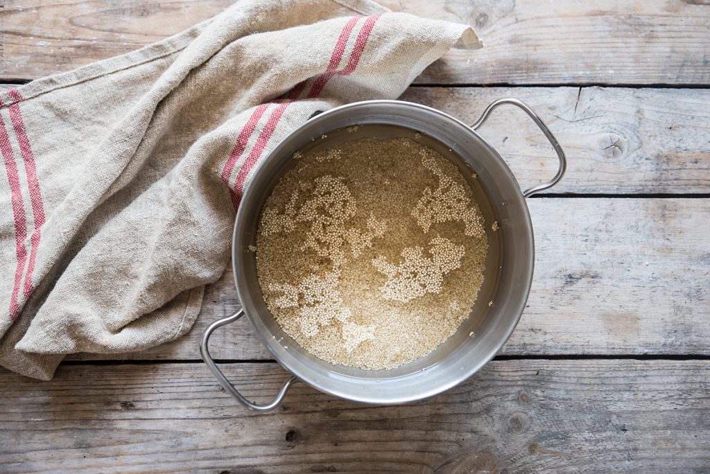 Pomodori ripieni di quinoa: la ricetta sfiziosa 5 pomodori ripieni di quinoa lava la quinoa