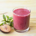 Smoothie alle prugne, per migliorare la regolarità intestinale 1 smoothie alle prugne, una bevanda depurativa