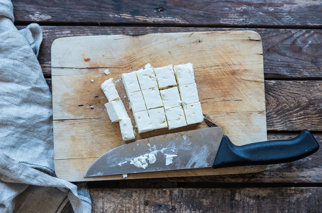 Spiedini di anguria e feta con olive nere 4 spiedini di anguria e feta, come tagliare la feta