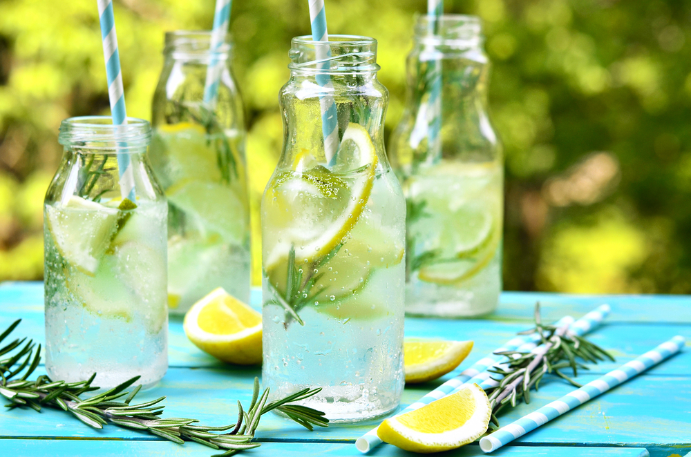 Cosa succede se bevi una bevanda ghiacciata? Risponde il nutrizionista 2 acqua ghiacciata aromatizzata