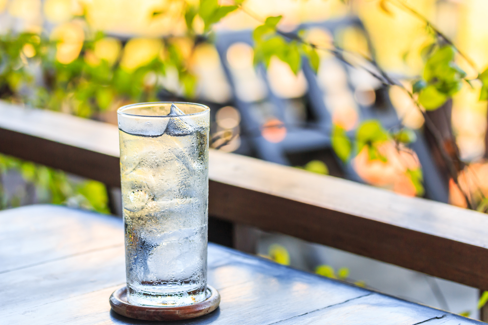 Cosa succede se bevi una bevanda ghiacciata? Risponde il nutrizionista 1 acqua ghiacciata fa male