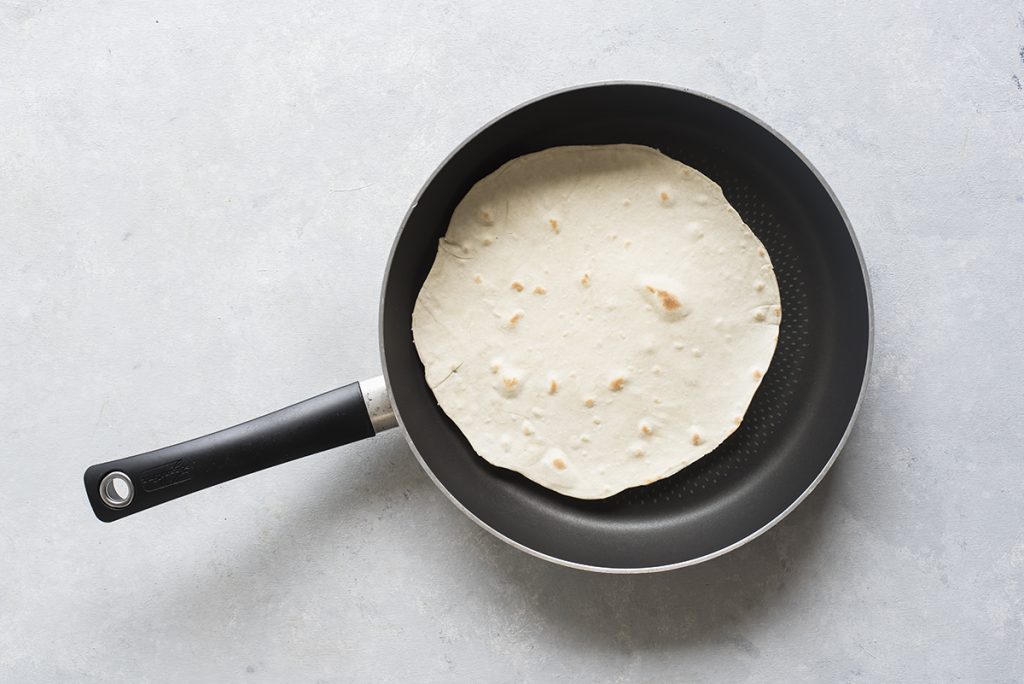 Piadina light: la ricetta senza olio per farla in casa 8 cuocere piadina