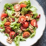 Insalata con bacche di goji, noci e pomodorini 1 insalata mista bacche goji