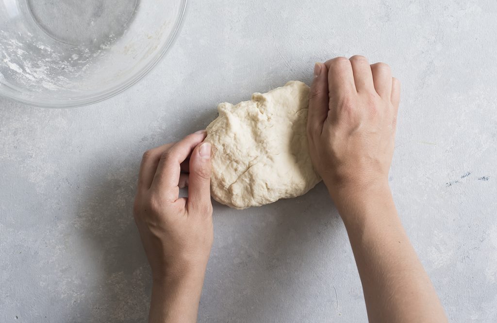 Piadina light: la ricetta senza olio per farla in casa 5 lavorare impasto piadina
