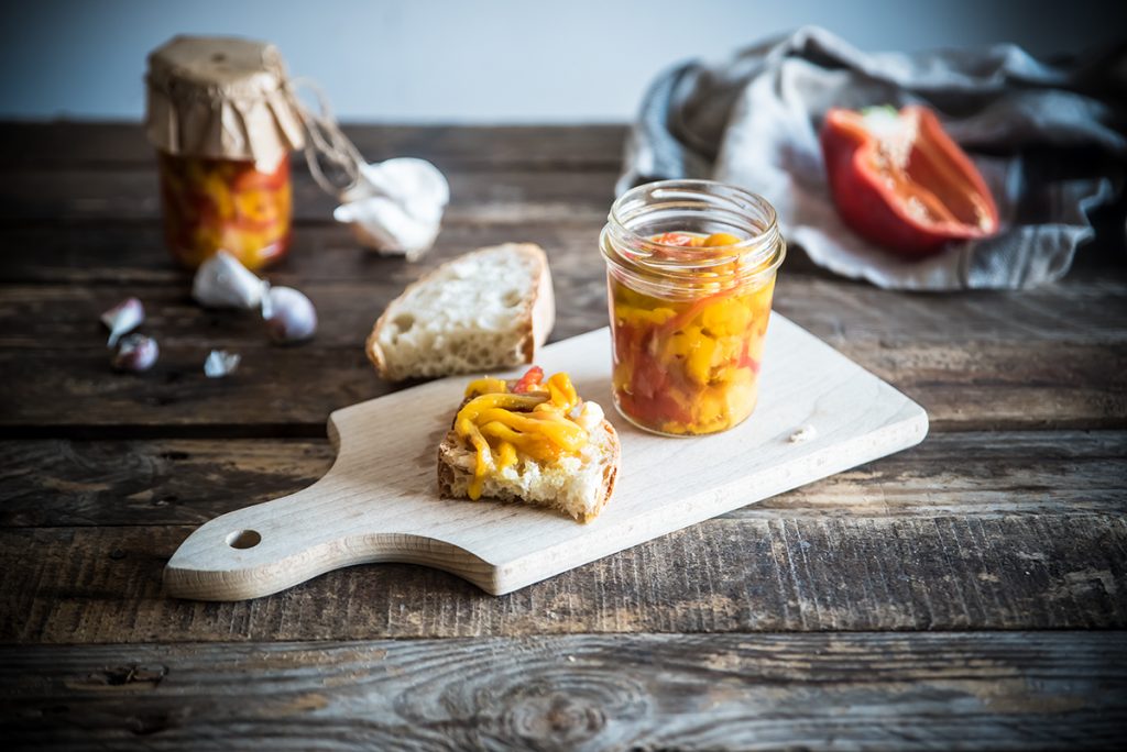 La ricetta dei peperoni sott'olio fatti in casa 5 peperoni sott'olio