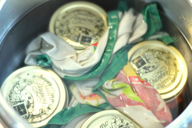 Polpa di pomodoro a pezzi al naturale 7 polpa di pomodoro a pezzi, sterilizza i barattoli