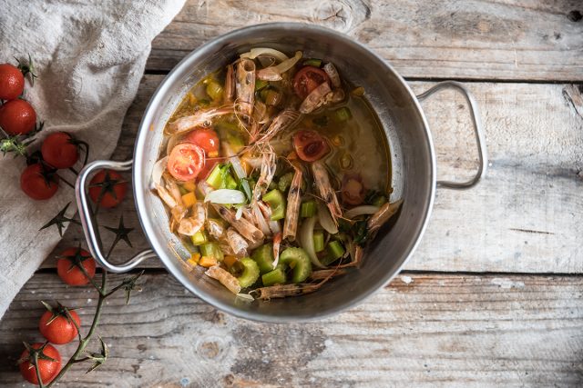 Zuppa di pesce: una ricetta light, nutriente e gustosa 3 zuppa di pesce, inizio cottura