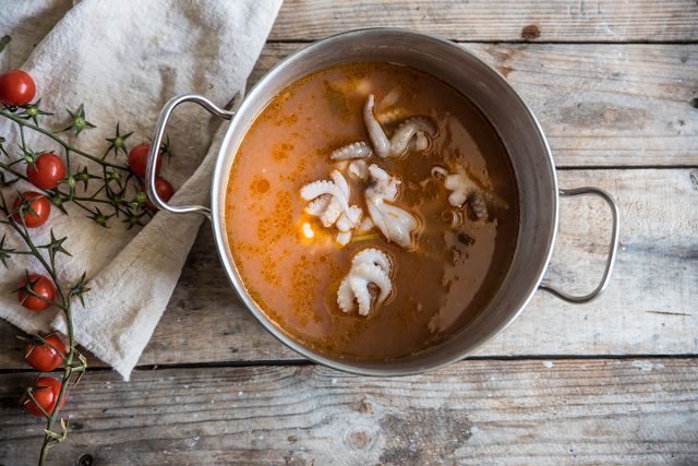 Zuppa di pesce: una ricetta light, nutriente e gustosa 9 zuppa di pesce totani brodo 1