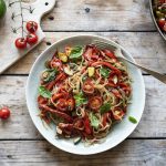 Shirataki di konjac con verdure: un primo piatto leggero della cucina asiatica 1 noodles di konjac