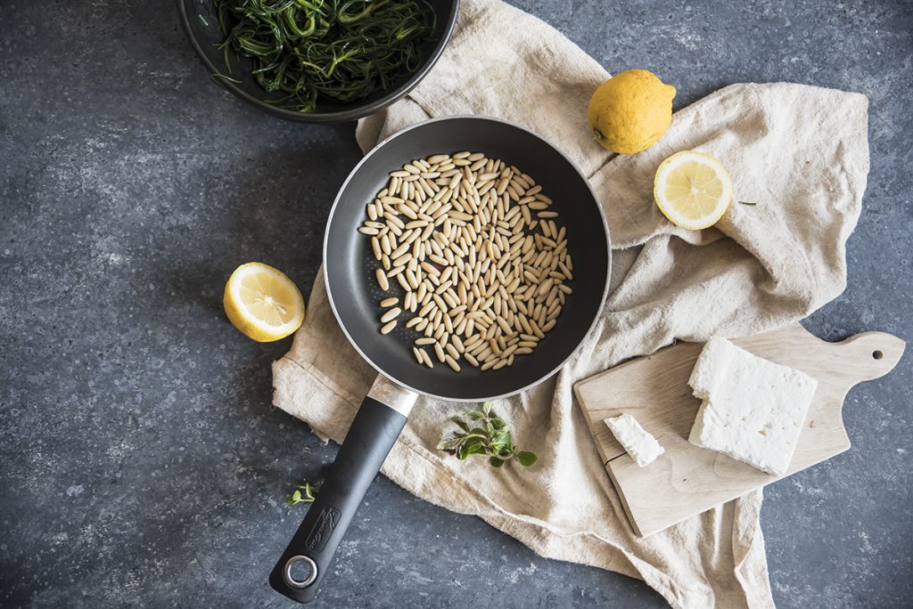 Spaghetti agli agretti con feta, limone e pinoli tostati 4 spaghetti agli agretti terza