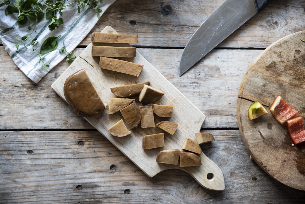 Spiedini con seitan e verdure 5 spiedini con seitan e verdure, taglia il seitan