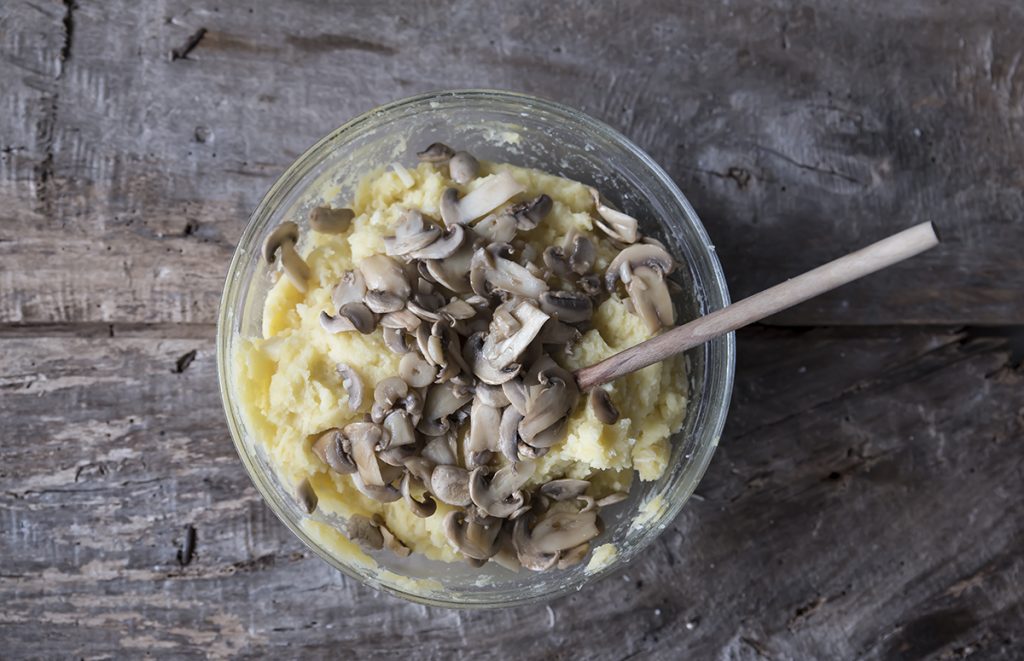 La ricetta del gateau di patate e funghi 5 Ricetta gateau patate e funghi impasto 1