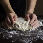 Base per pizza light e dietetica: la ricetta per un impasto soffice 1 base per pizza immagine evidenza ricetta