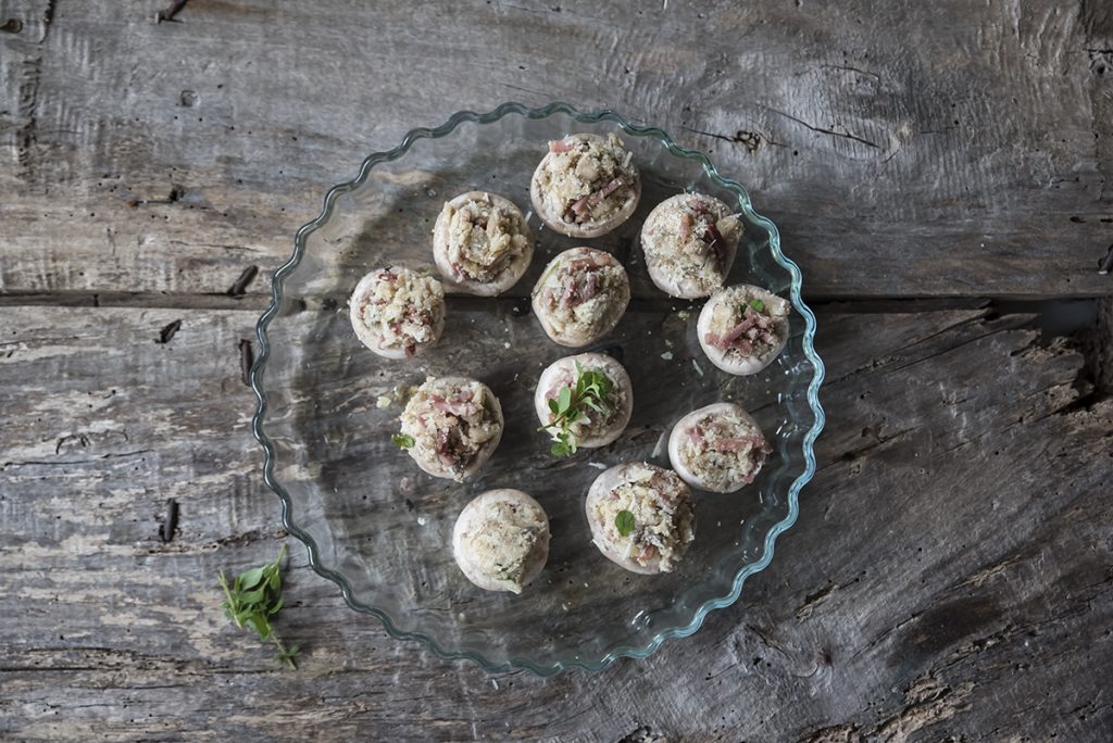 La ricetta dei funghi ripieni 4 funghi ripieni da cuocere