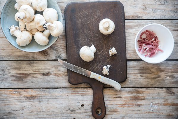 Insalata di riso autunnale e invernale con riso integrale, speck, radicchio e funghi 2 insalata di riso autunnale, taglia i funghi