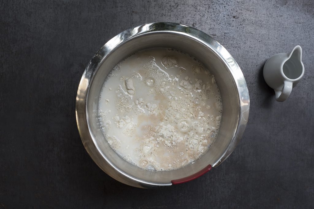 Panini fatti in casa, veloci e genuini 5 pagnottelle mescola farina lievito latte planetaria