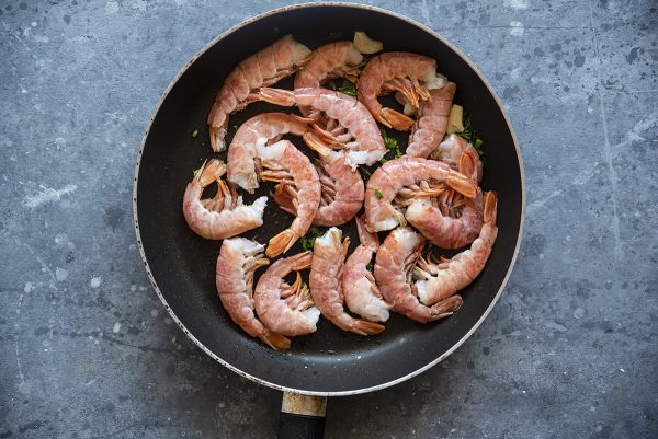 Pasta con avocado, pomodorini e gamberi: ricetta della pasta fredda passo passo 3 pasta fredda avocado due