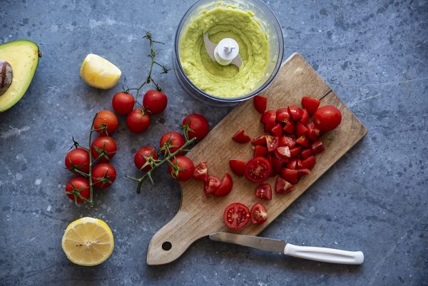 Pasta con avocado, pomodorini e gamberi: ricetta della pasta fredda passo passo 7 pasta fredda avocado sei