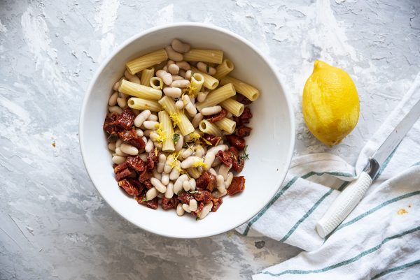 Pasta fredda con pomodori secchi, cannellini e limone 6 pasta fredda con cannellini cinque