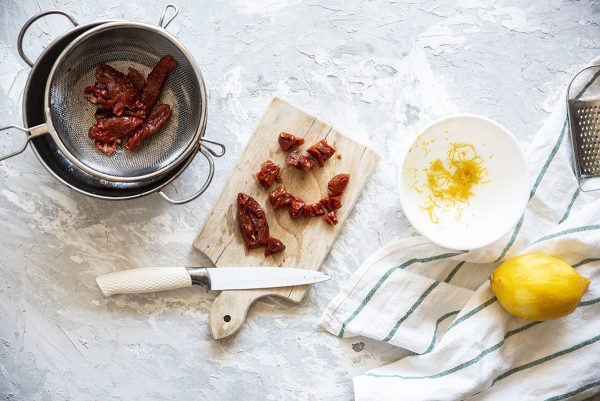 Pasta fredda con pomodori secchi, cannellini e limone 3 pasta fredda con cannellini due