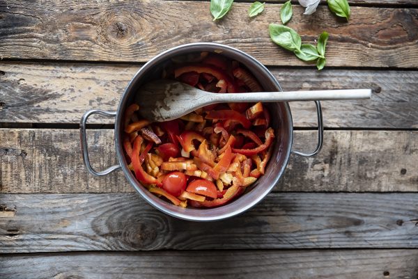 Pasta fredda con peperoni, mozzarella e pomodori 3 pasta fredda crema di pomodori due