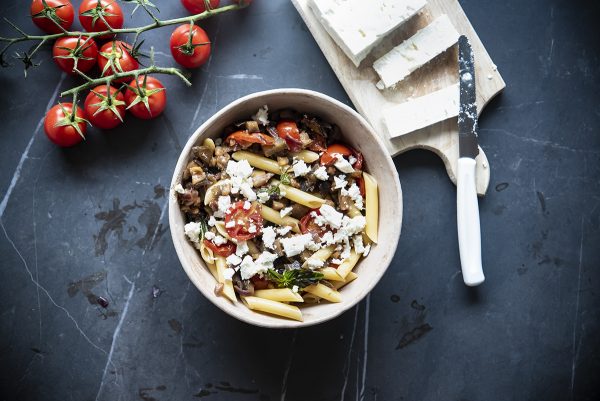 Pasta fredda con melanzane, feta e pomodorini 7 pasta fredda melanzane sei