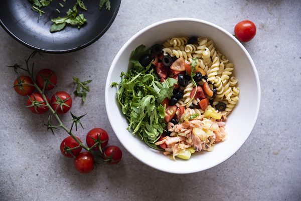 Pasta fredda con salmone, rucola e pomodorini 5 pasta fredda salmone sei