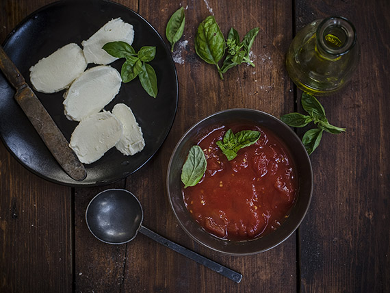 Pizza Margherita: la ricetta passo per passo da preparare in casa 3 pizza margherita pomodoro mozzarella