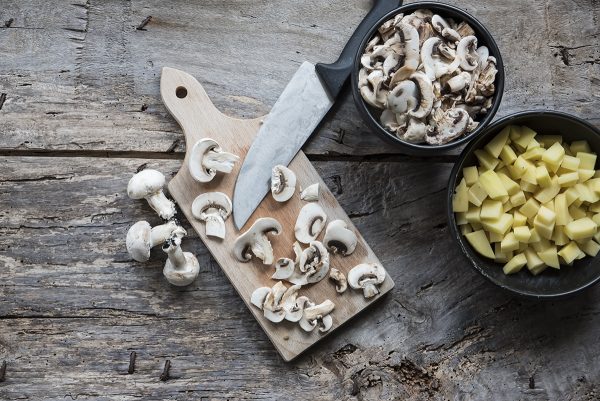 Vellutata di funghi: la ricetta della crema morbida 3 ricetta vellutata di funghi taglia funghi