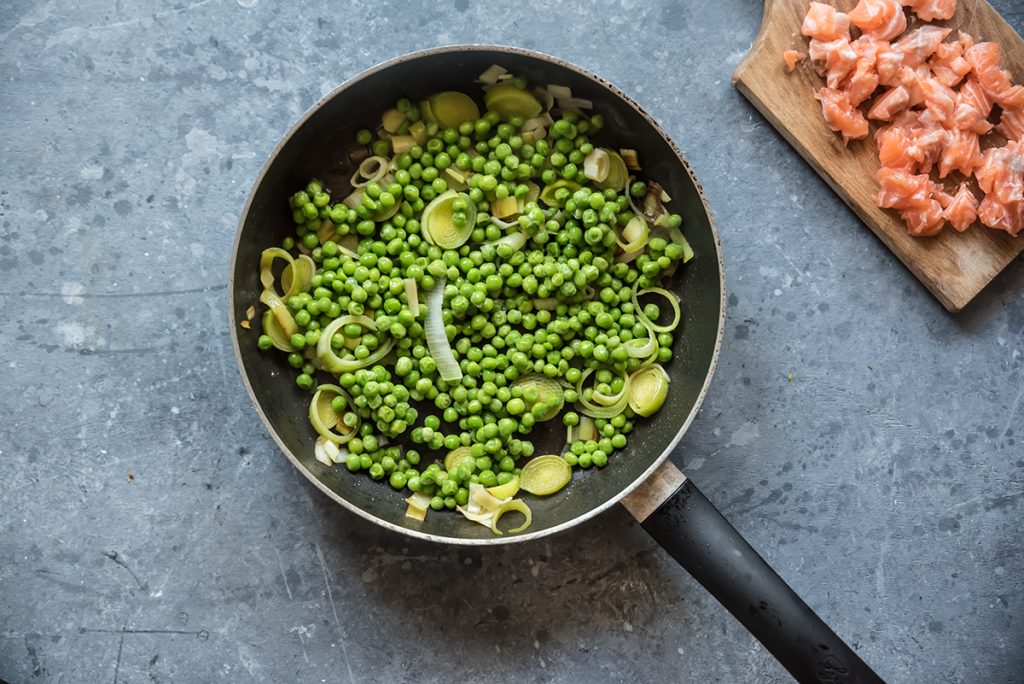 Riso venere con salmone, piselli e porri 4 riso venere tre