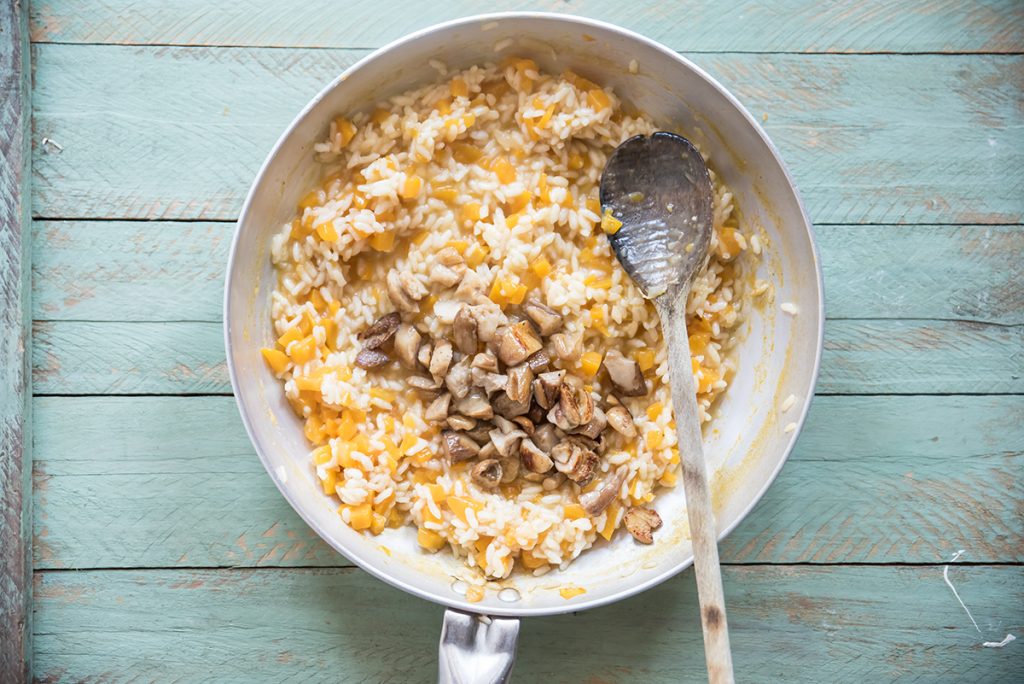 Risotto con zucca e porcini 6 risotto zucca e porcini, metti i porcini in padella