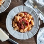 Gnocchi all'acqua con ragù vegetale 1 gnocchi all acqua immagine evidenza ricetta